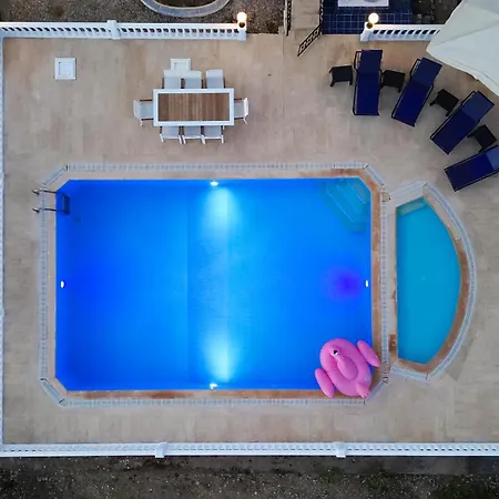 Paradise Villa *